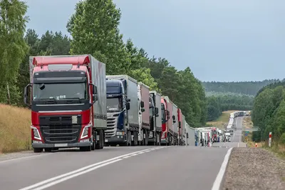 Transport krajowy i zagraniczny | Wynajem przyczep | GALAXY